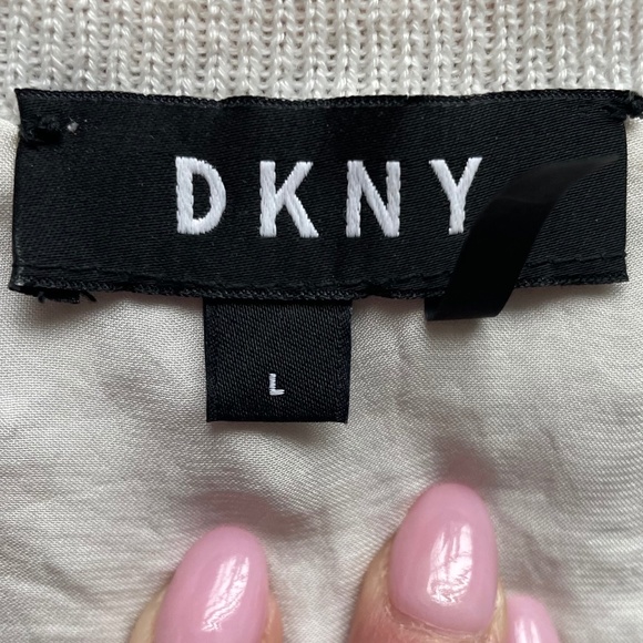 NWOT 🦋 DKNY V-Neck sweater w/side ties | Large - Picture 3 of 12
